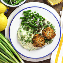 Afbeelding laden  in gallerij, Visballetjes met zomerse puree en salade