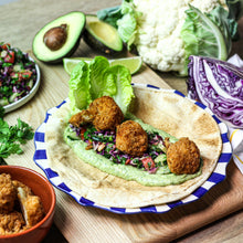 Afbeelding laden  in gallerij, Wrap met bloemkoolnuggets en sla (V)