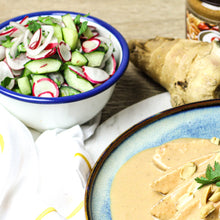 Afbeelding laden  in gallerij, Kipfilet met pindasaus en frisse salade