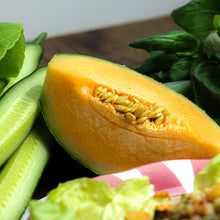 Afbeelding laden  in gallerij, Fregola salade met meloen, chorizo en romesco dip (07/07-19/07)