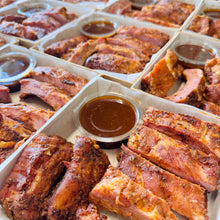 Afbeelding laden  in gallerij, HAPJE / Snoop Dogg Ribs met BBQ-saus