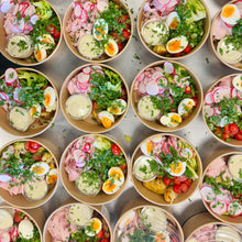 Afbeelding laden  in gallerij, Salade met carpaccio van varkenscarré, appel en dragon dressing (13/7-19/7)