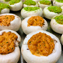 Afbeelding laden  in gallerij, HAPJE / Gevulde champignons met chorizo en mascarpone