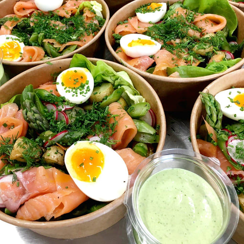 Salade van gerookte zalm met witte asperges