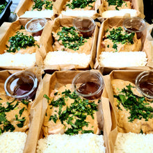 Afbeelding laden  in gallerij, Kipfilet met pindasaus en frisse salade