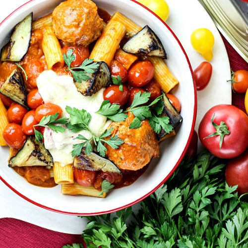 Rigatone all'arrabiata met gehaktballetjes