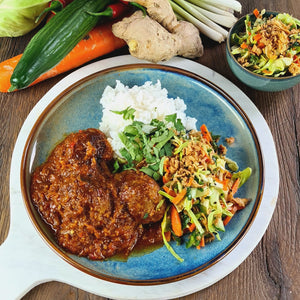 Gehaktbroodje Babi Pangang met koolsalade