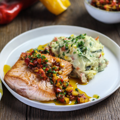 Zalm met paprikasalsa en zuiderse puree